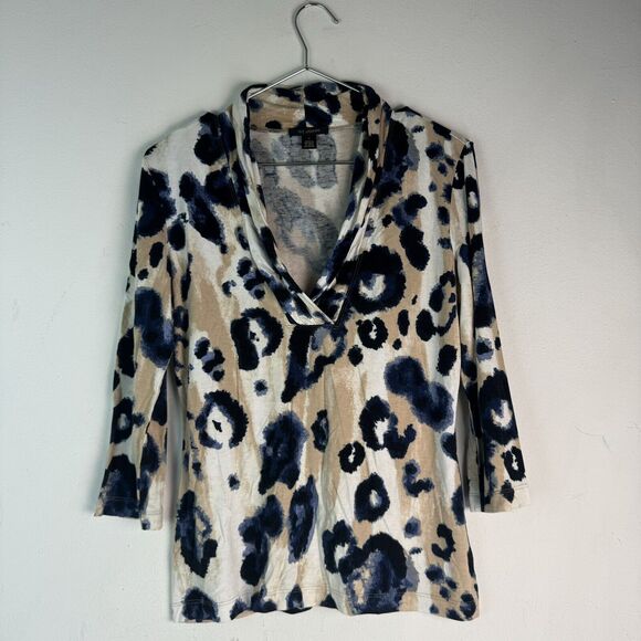 St. John's Shirt Women's Sz M Beige Blue Animal Print Long Sleeve Stretch Knit - Picture 1 of 13